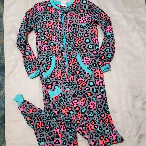 Secret Treasures Other - Fleece long pajamas